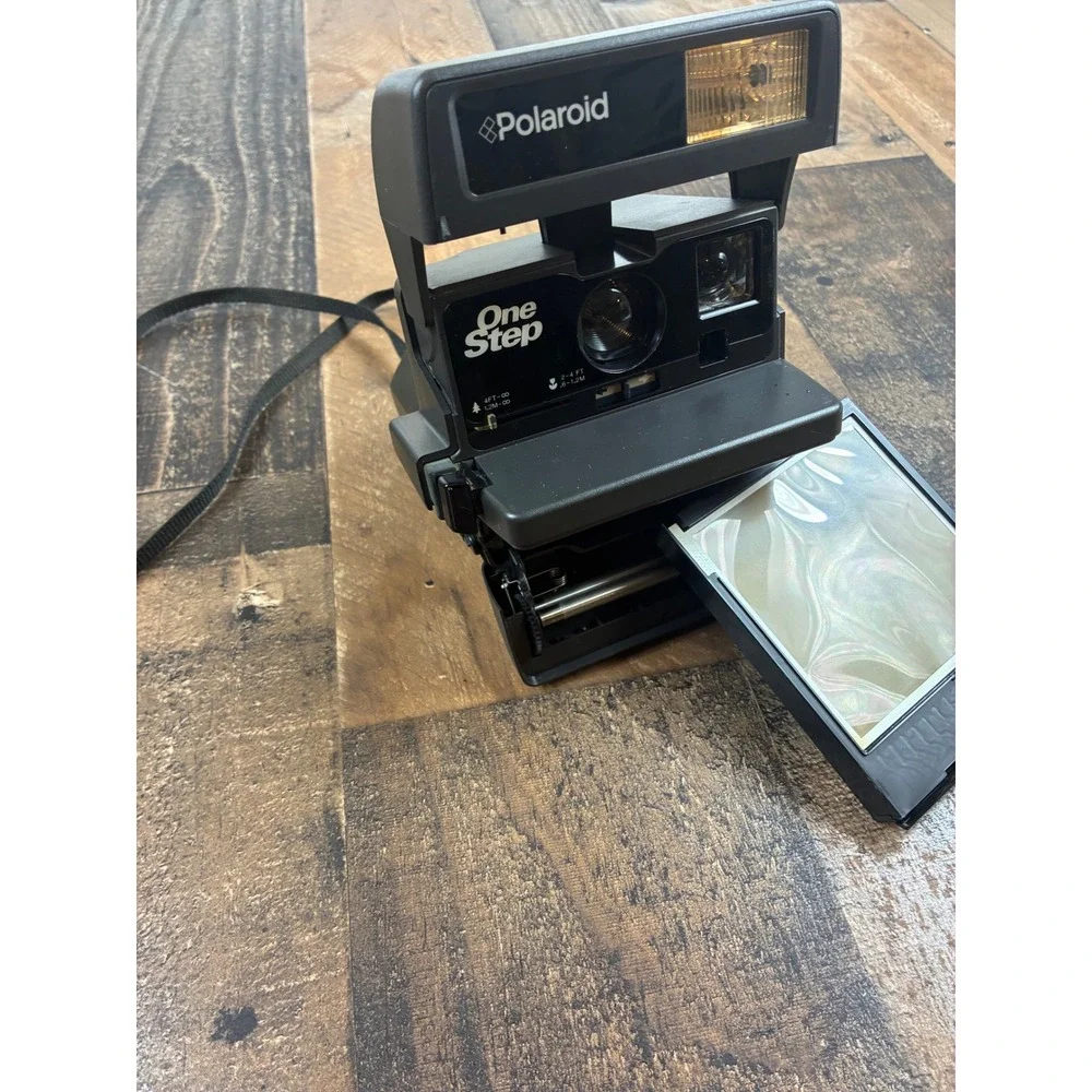 Polaroid OneStep 600 Instant Film Camera Vintage Black with Flash and Strap